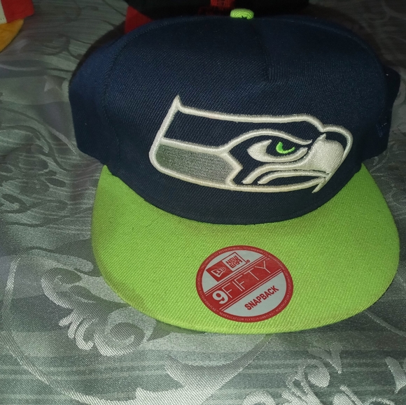NFL and NBA snapbacks - Picture 9 of 10